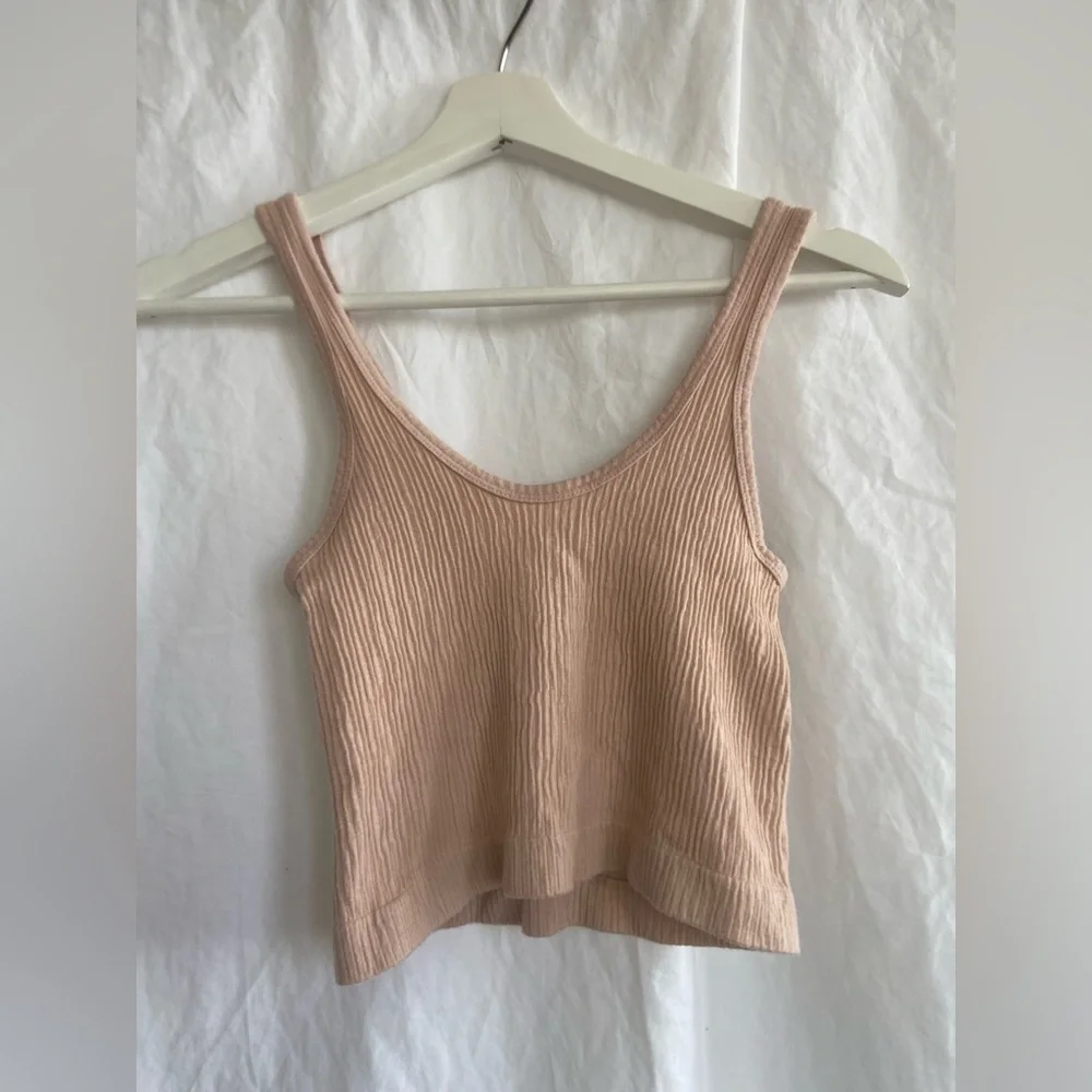Urban Outfitters Out From Under Drew Seamless top Size Medium - Picture 11 of 11